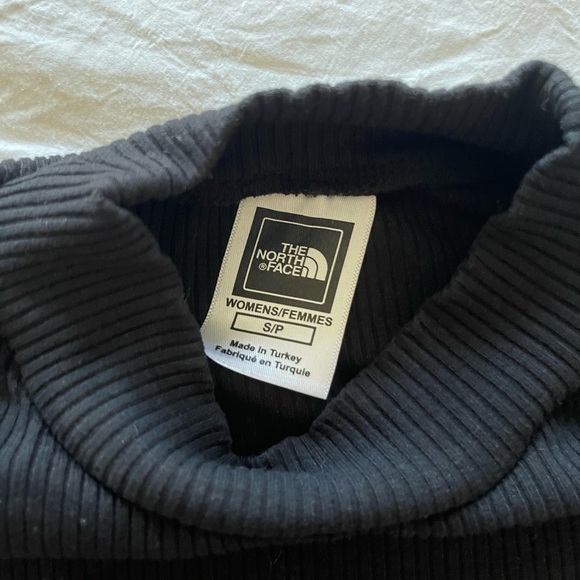THE NORTH FACE GARTHA RIBBED TEE - Picture 6 of 7
